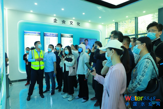 參觀楊家河水環(huán)境綜合治理項目及項目智慧水務展廳